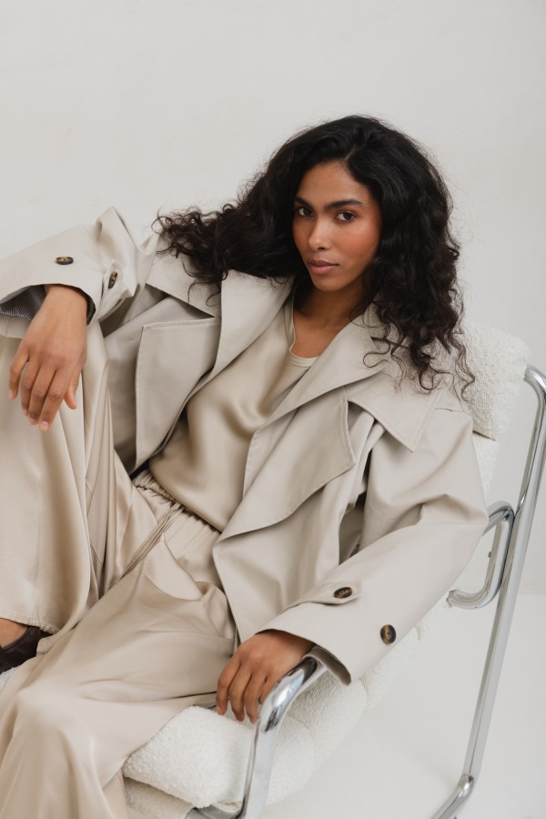 LD3950 Kurtka O Kroju Bomberki Jasny Beż