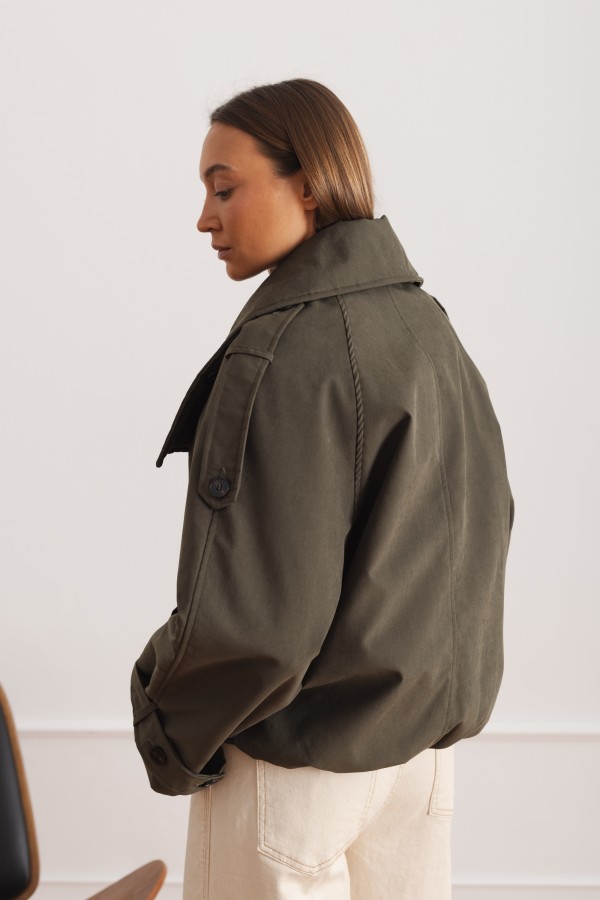 L9586 Kurtka Z Wysokim Kołnierzem Khaki