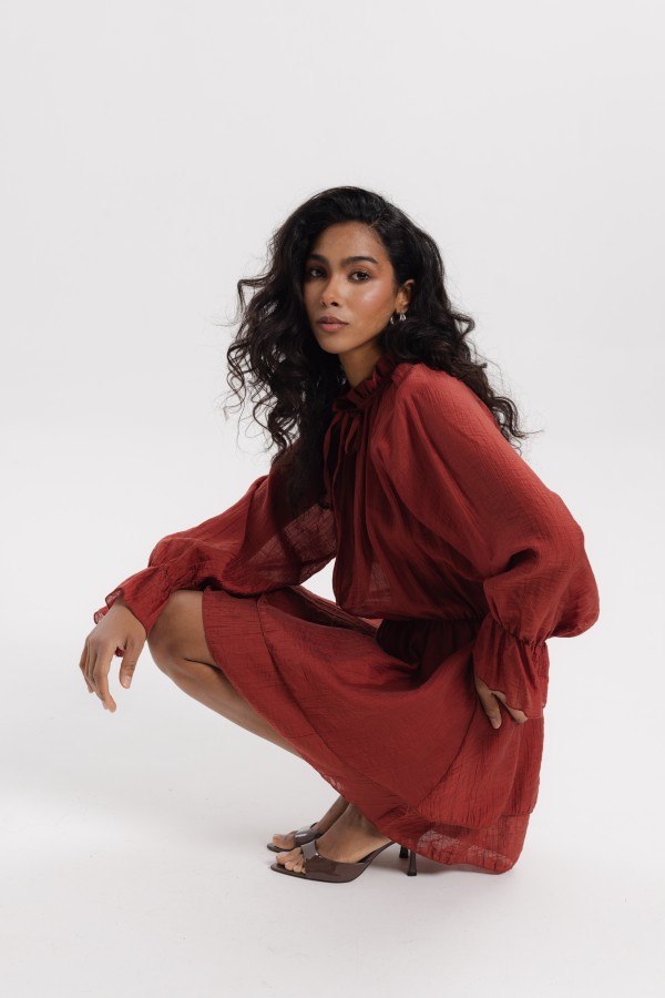 Bitsy Sukienka Z Falbanami Bordowa