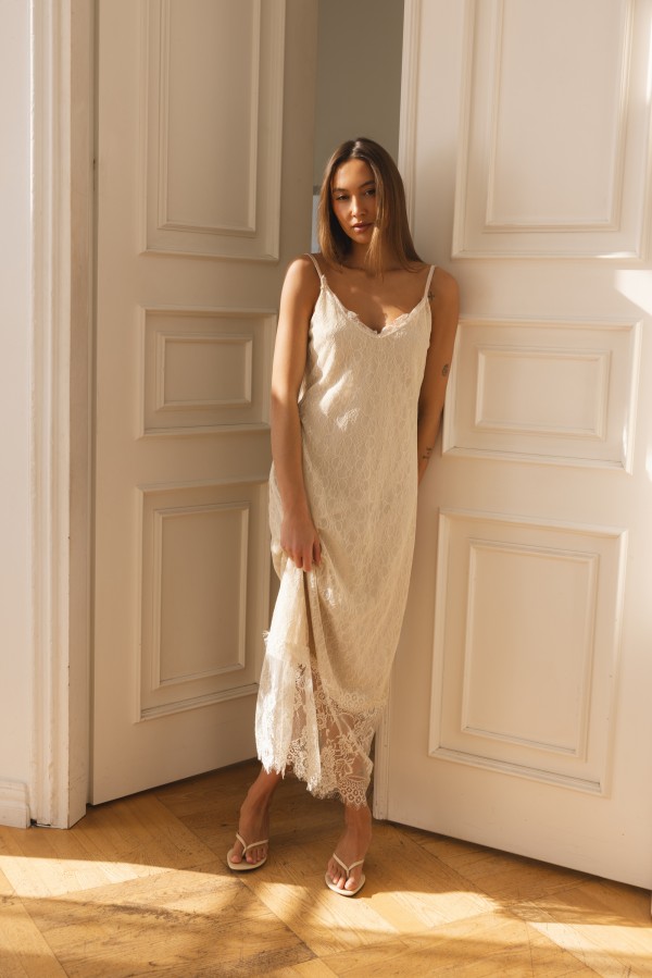 Arabella Długa Sukienka Z Koronki Cream